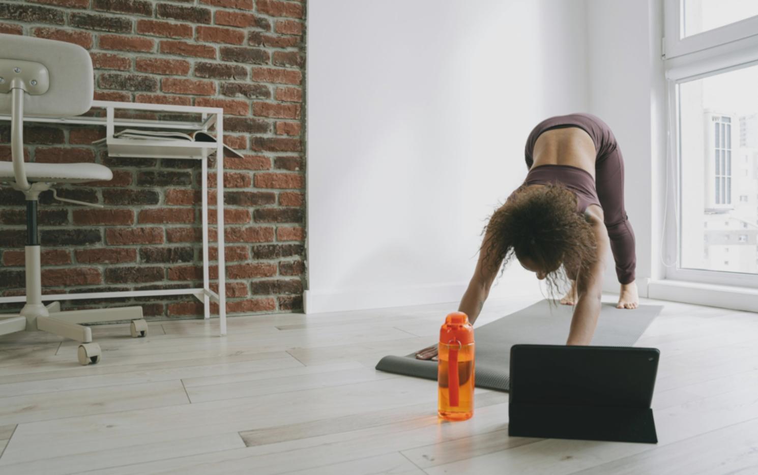 Atletas realizando ejercicios funcionales de alta intensidad en Lightbridgecenter